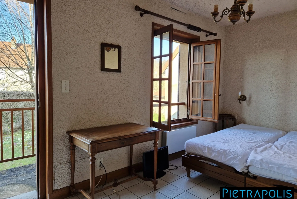 Maison de village 3 chambres avec jardin à Gibles 
