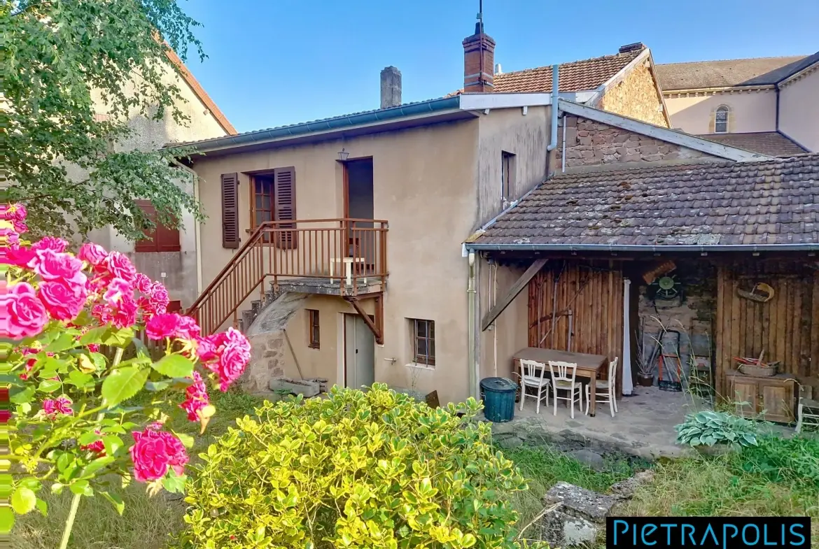Maison de village 3 chambres avec jardin à Gibles 