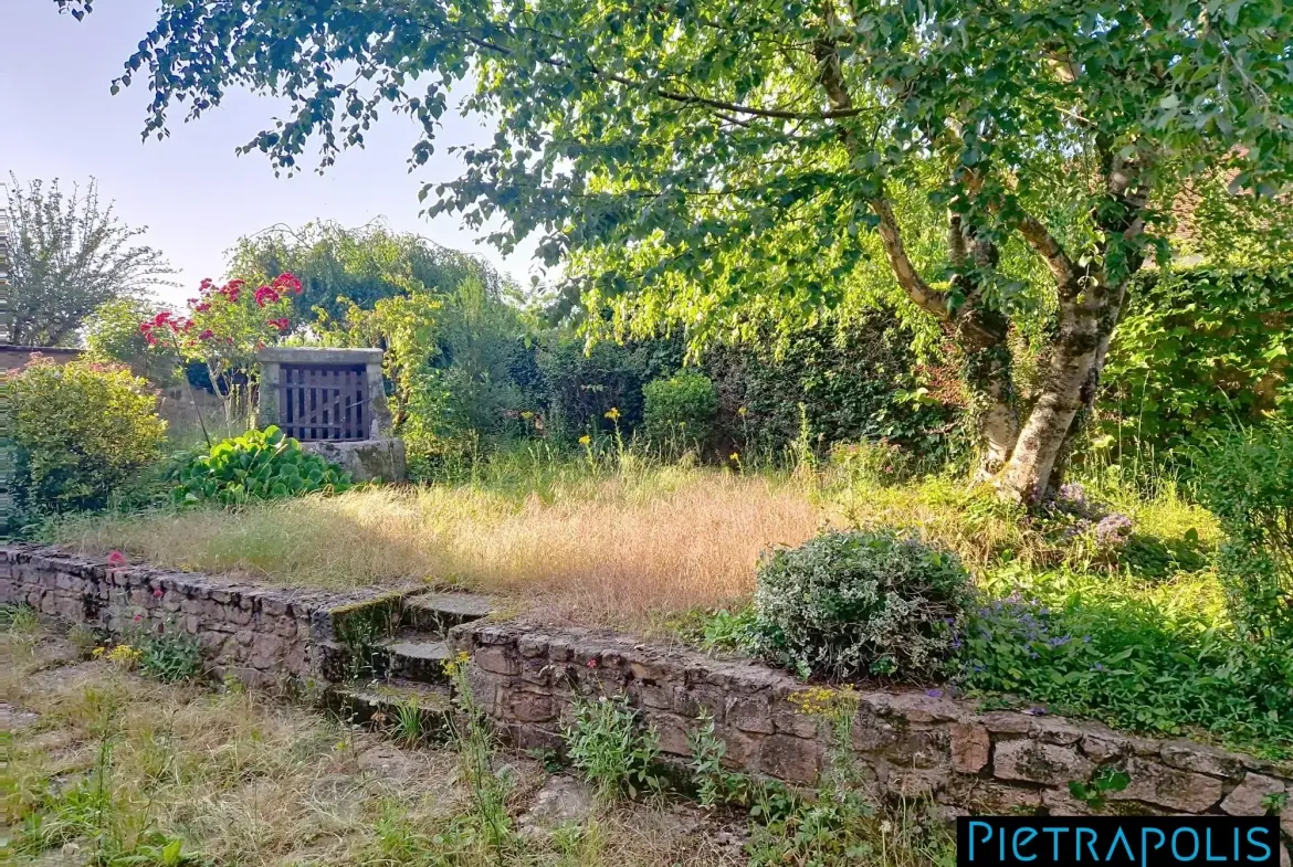 Maison de village 3 chambres avec jardin à Gibles 