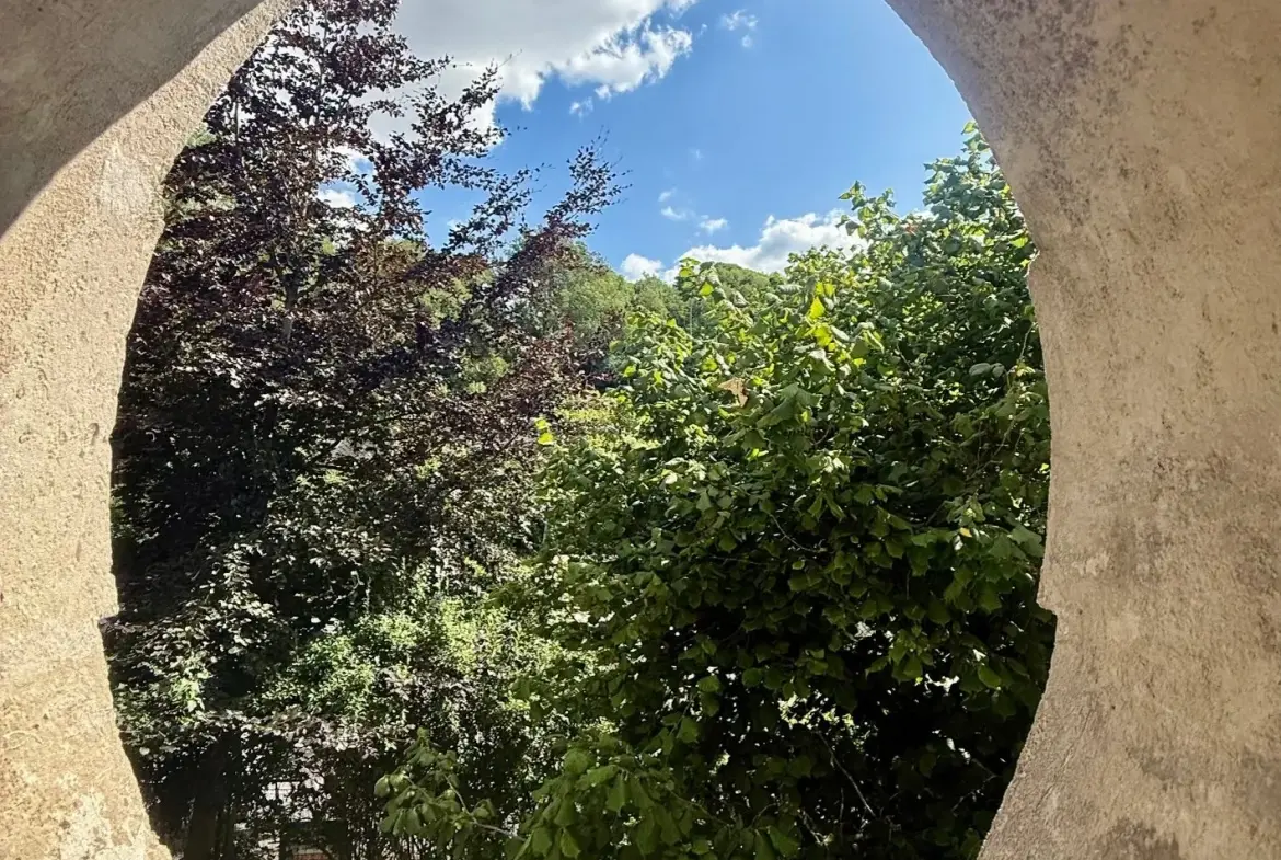 Maison familiale en pierre à 15 minutes de Soissons avec garage et terrain de 500m² 