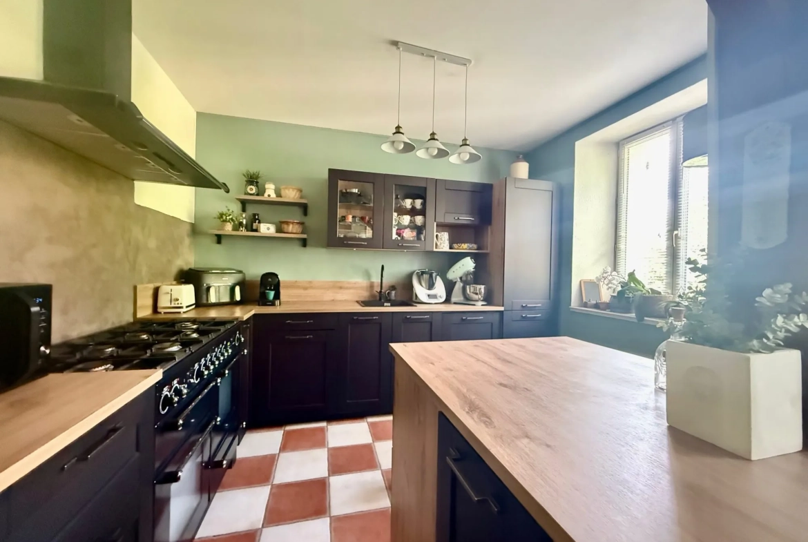 Maison familiale en pierre à 15 minutes de Soissons avec garage et terrain de 500m² 