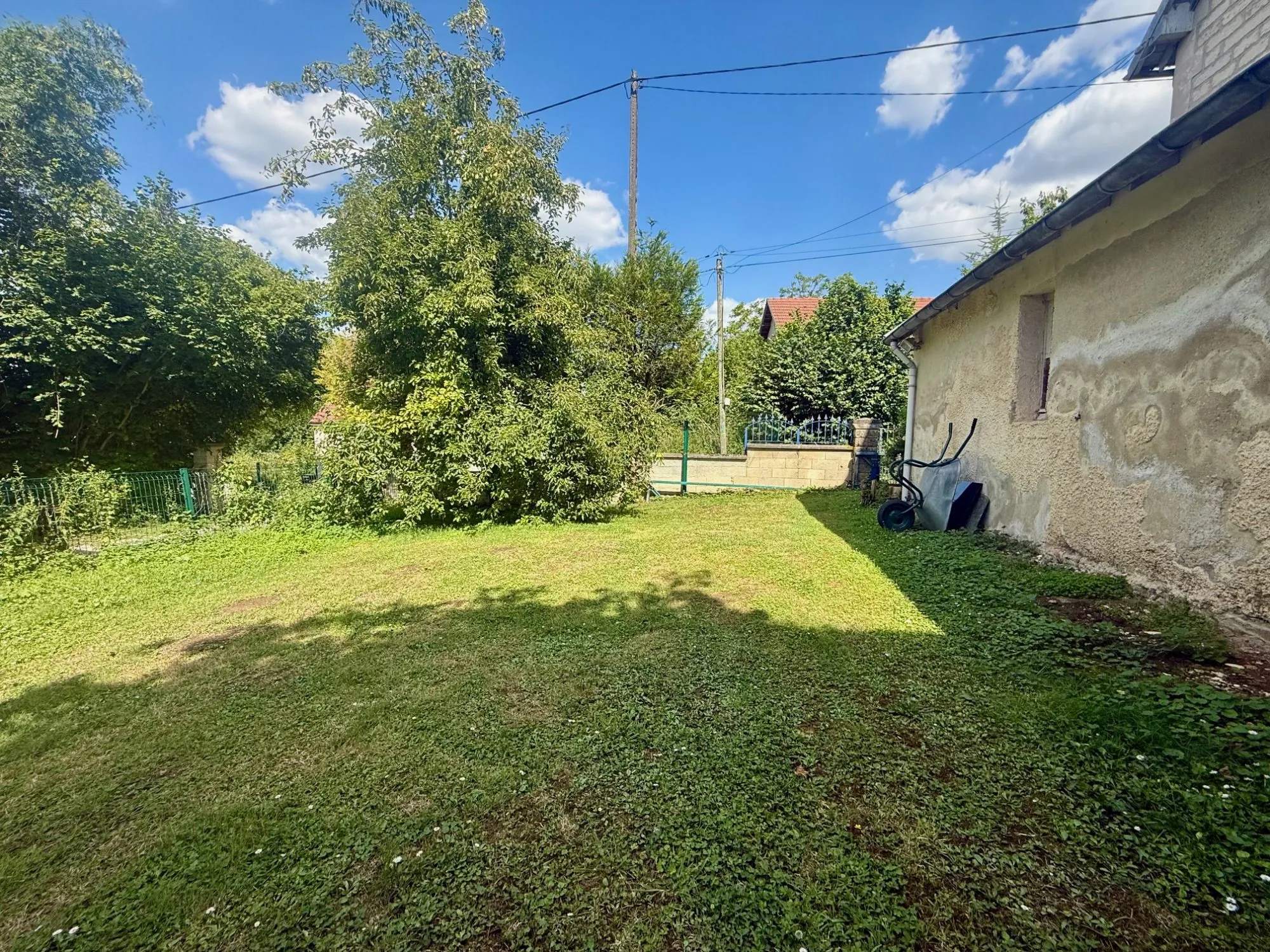 Maison familiale en pierre à 15 minutes de Soissons avec garage et terrain de 500m² 