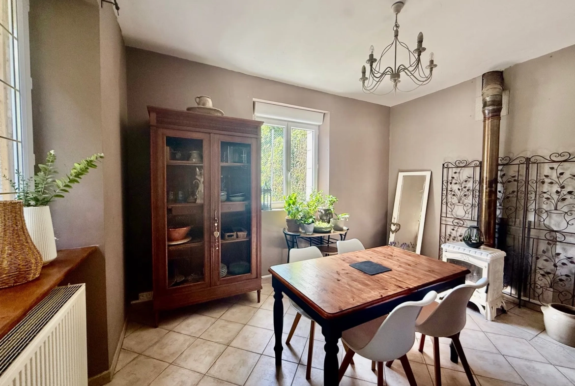 Maison familiale en pierre à 15 minutes de Soissons avec garage et terrain de 500m² 