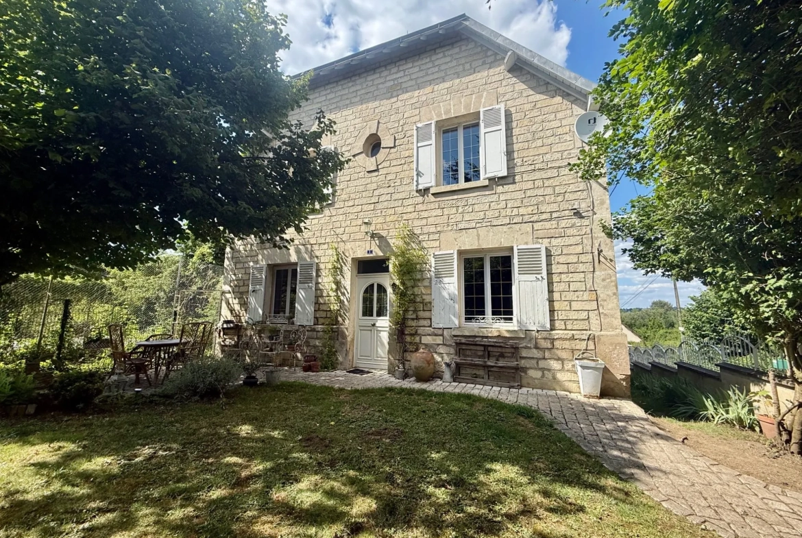 Maison familiale en pierre à 15 minutes de Soissons avec garage et terrain de 500m² 