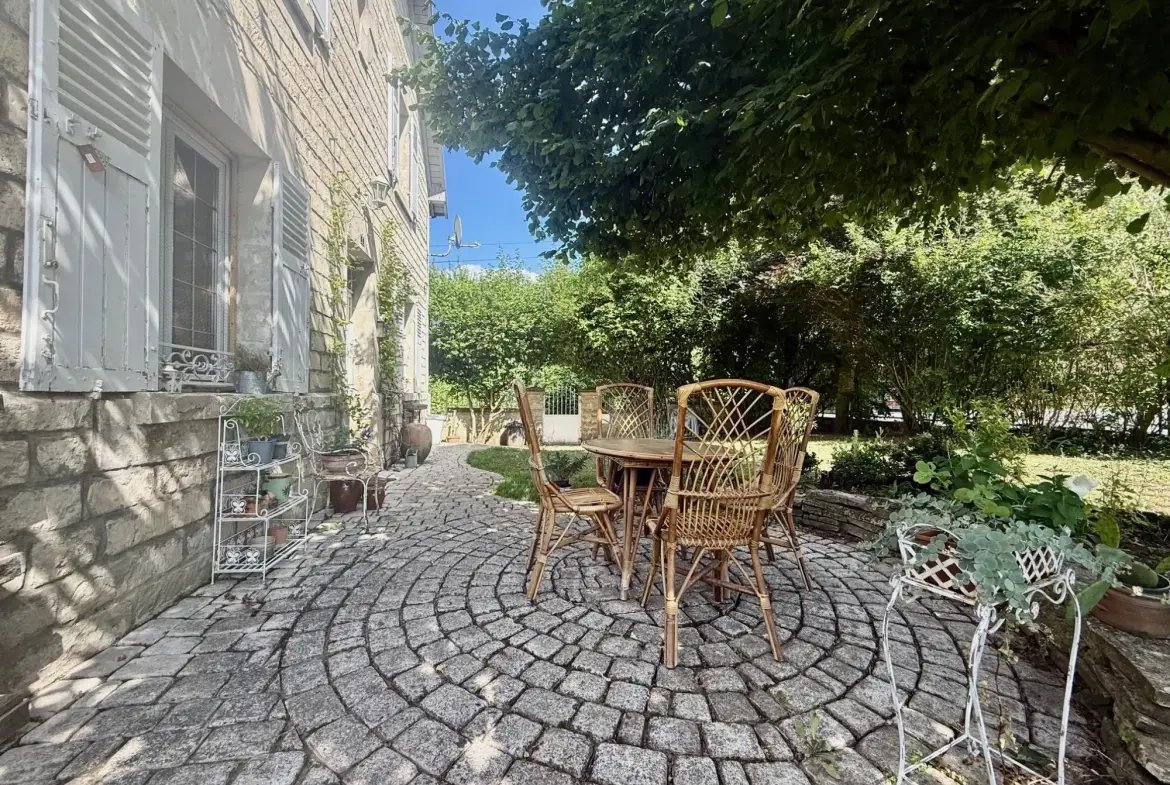 Maison familiale en pierre à 15 minutes de Soissons avec garage et terrain de 500m² 