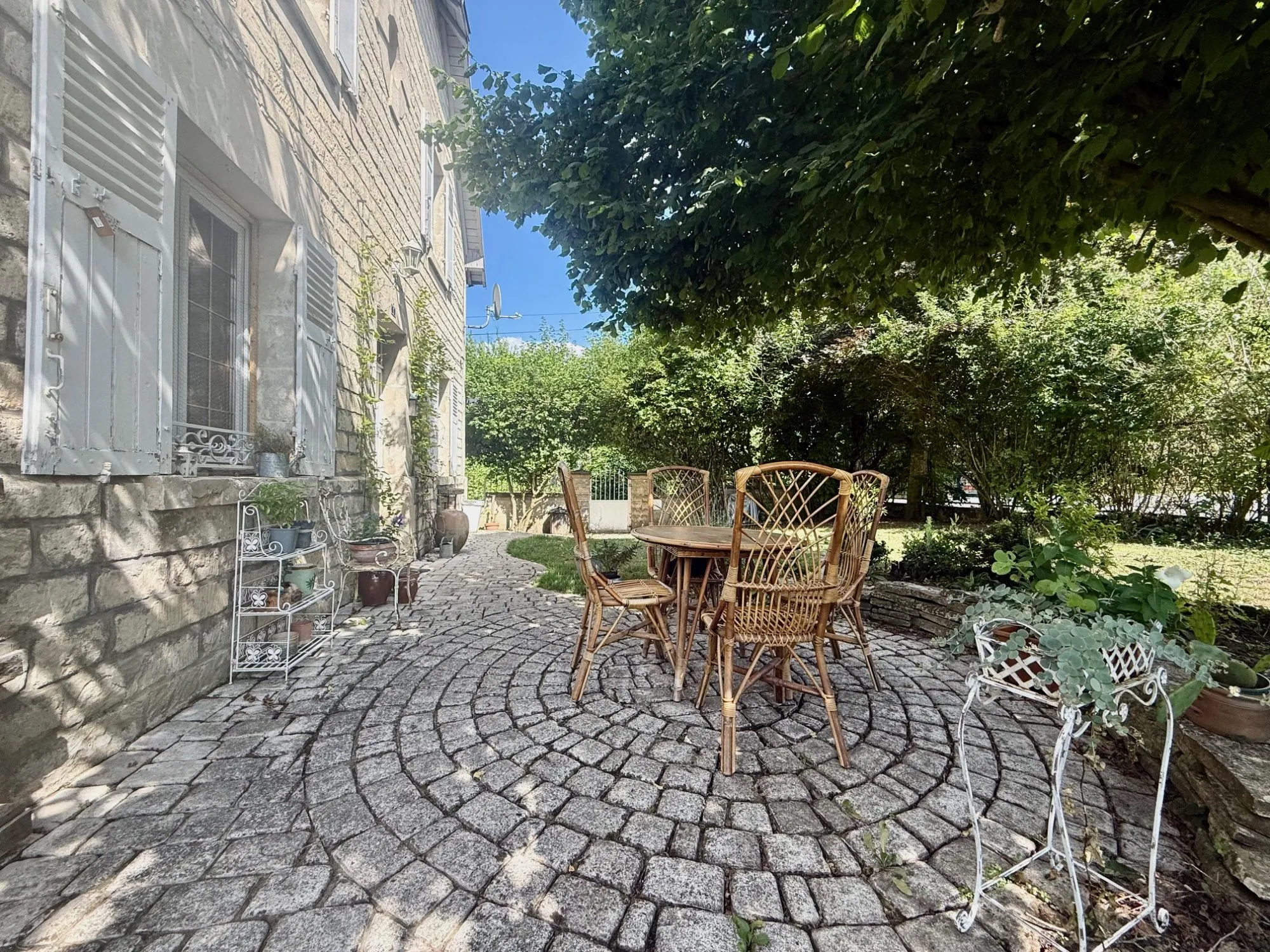 Maison familiale en pierre à 15 minutes de Soissons avec garage et terrain de 500m² 