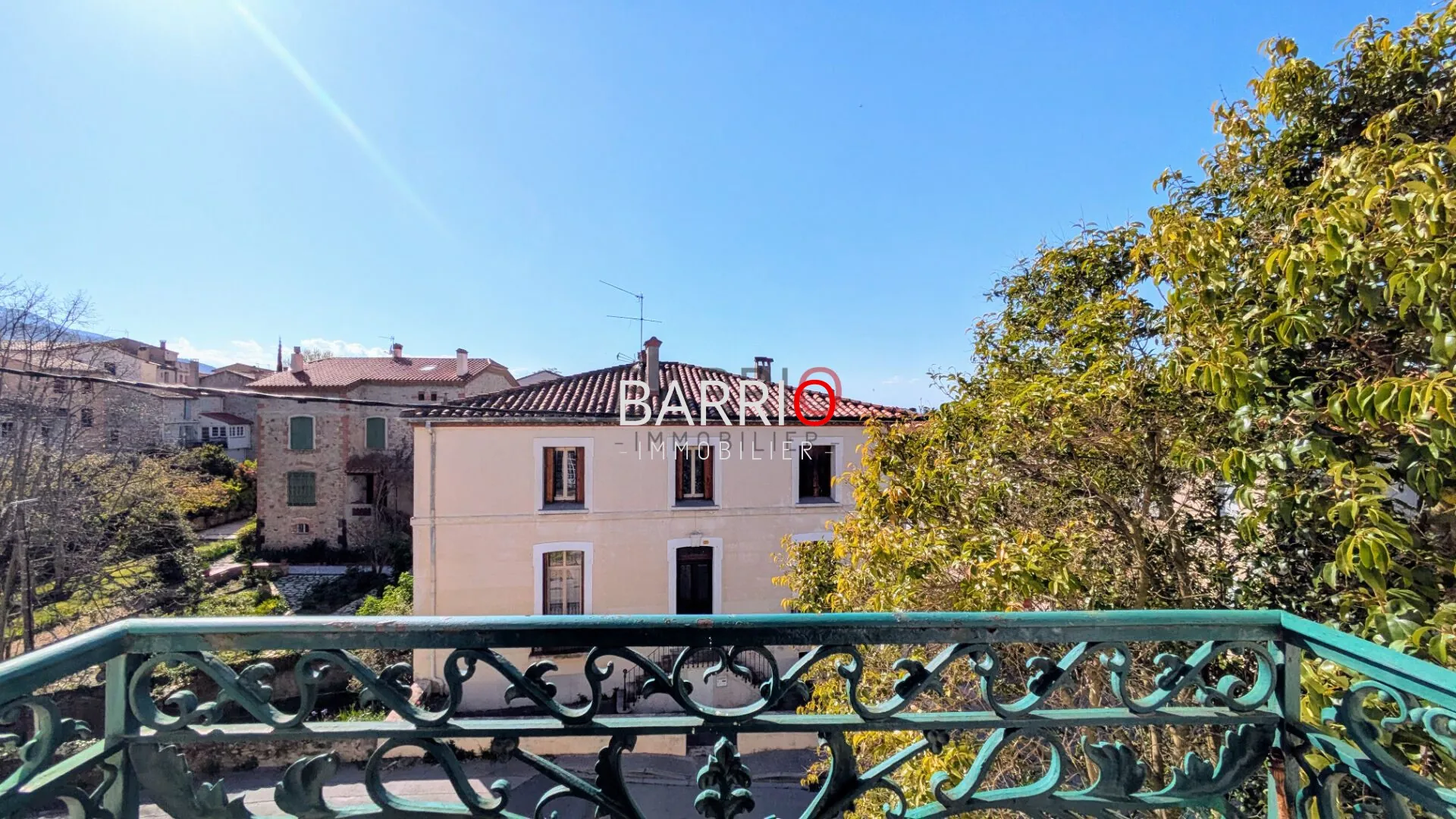 Superbe appartement duplex à Laroque-des-Albères avec parking et vue charmante 