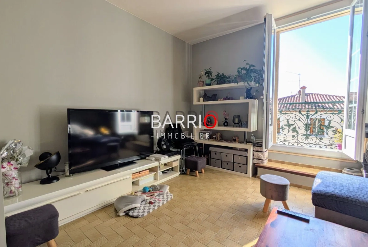 Superbe appartement duplex à Laroque-des-Albères avec parking et vue charmante 