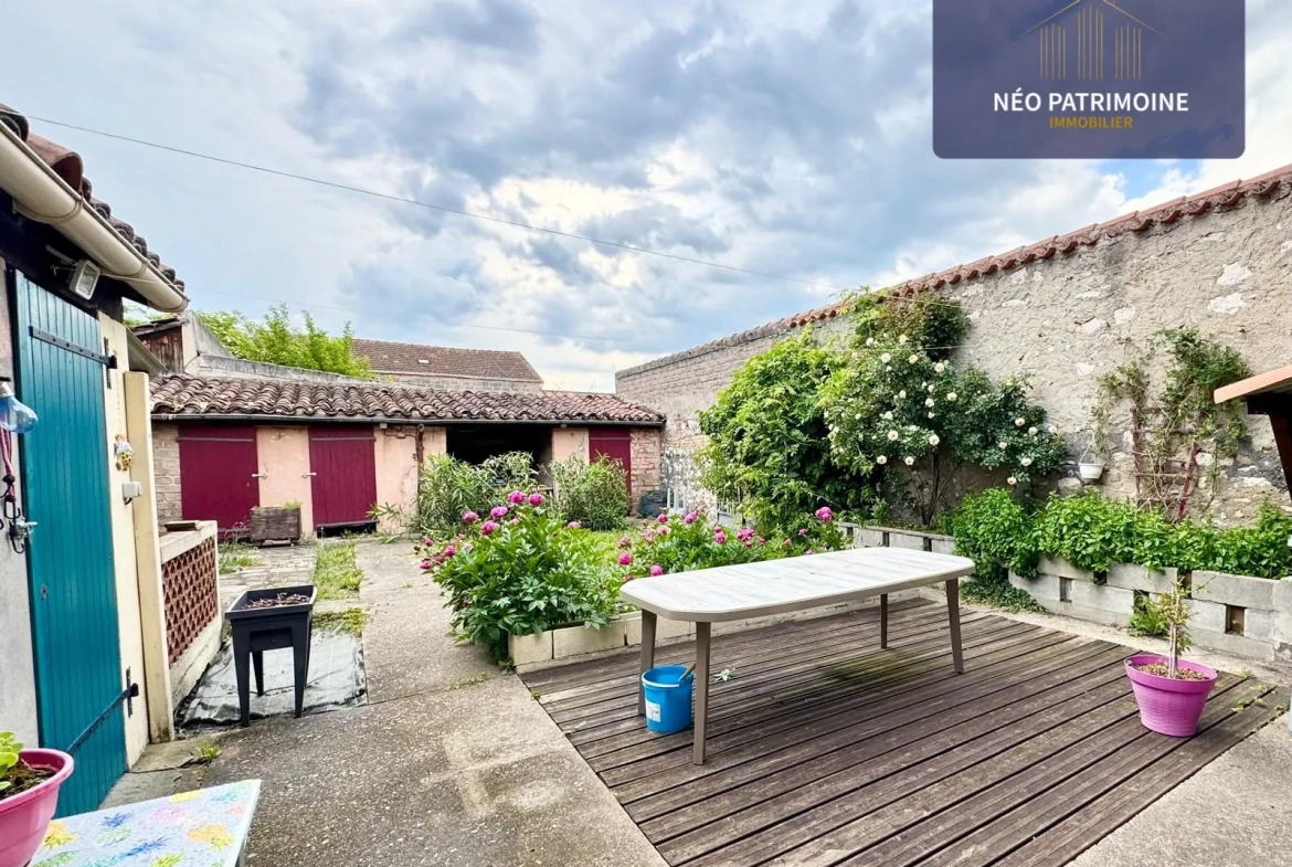 Jardin Maison individuelle rénovée avec jardin à Carmaux – Cadre agréable et potentiel d'évolution 