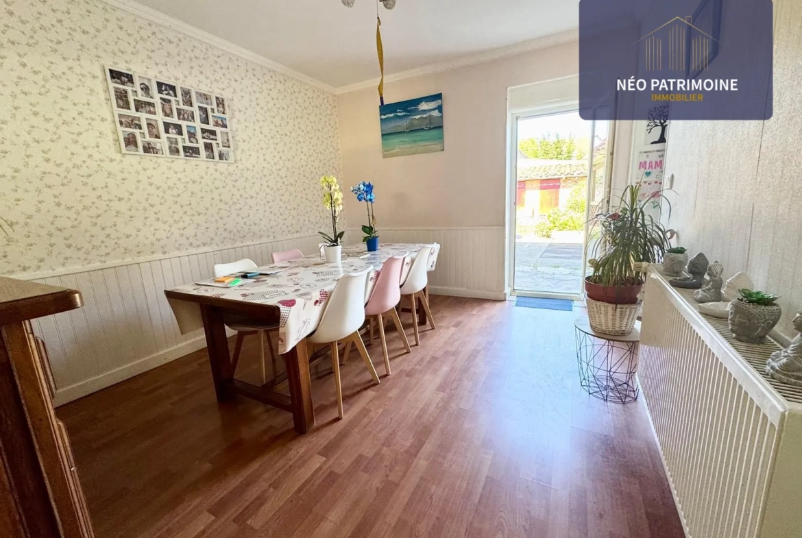 Salle à manger Maison individuelle rénovée avec jardin à Carmaux – Cadre agréable et potentiel d'évolution 