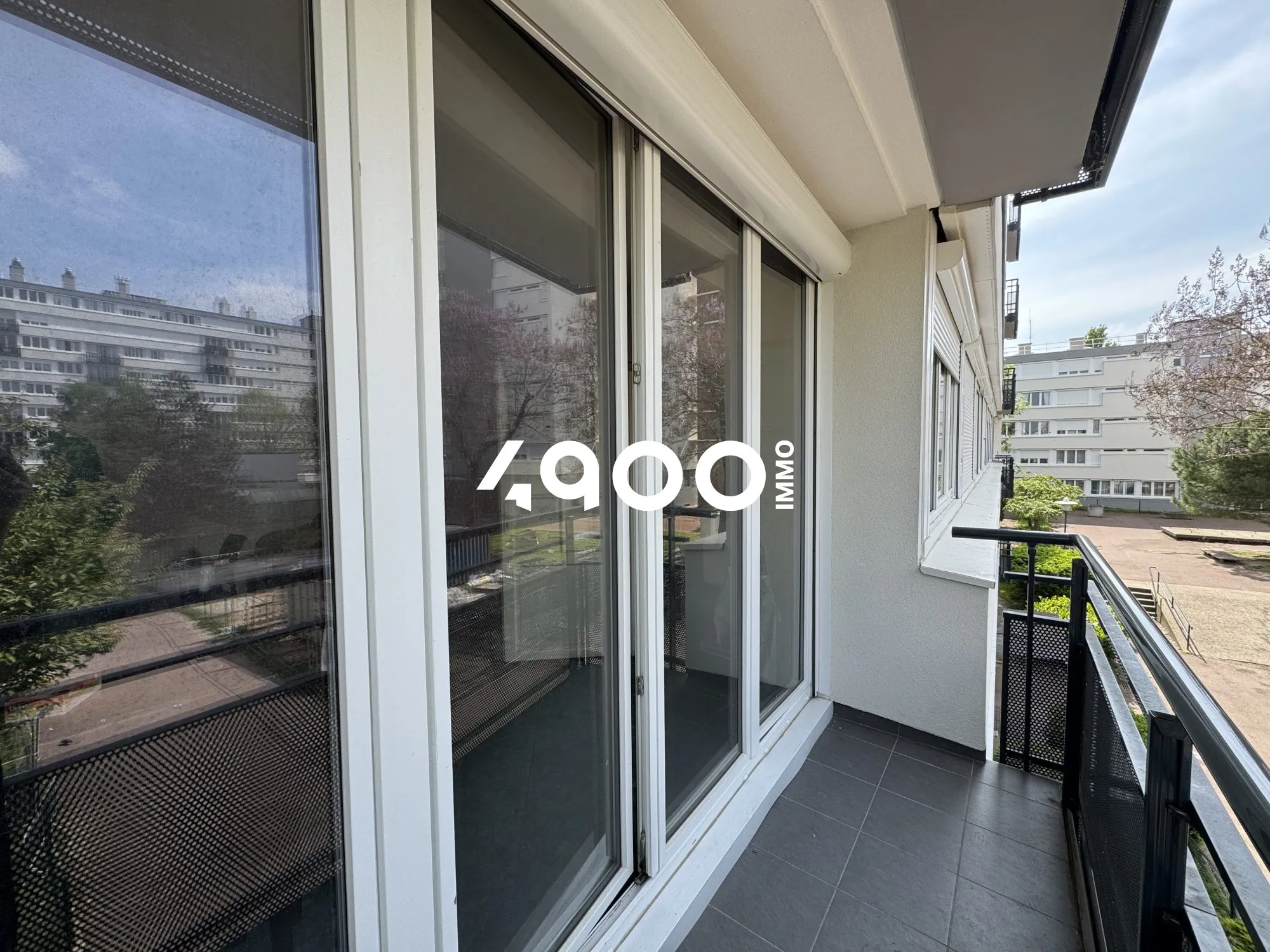 Appartement T4 à vendre à Orly avec balcon, cave et parking - Résidence calme 