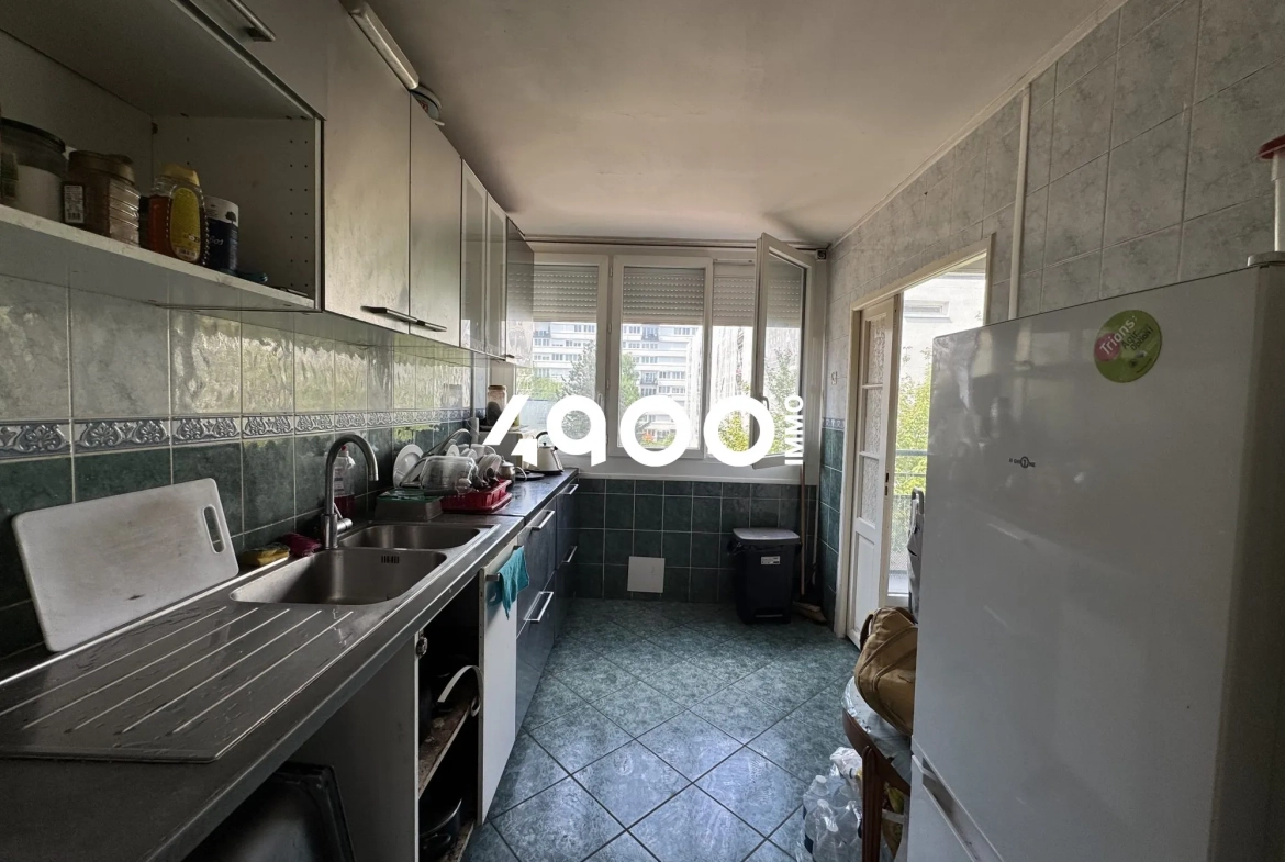 Appartement T4 à vendre à Orly avec balcon, cave et parking - Résidence calme 