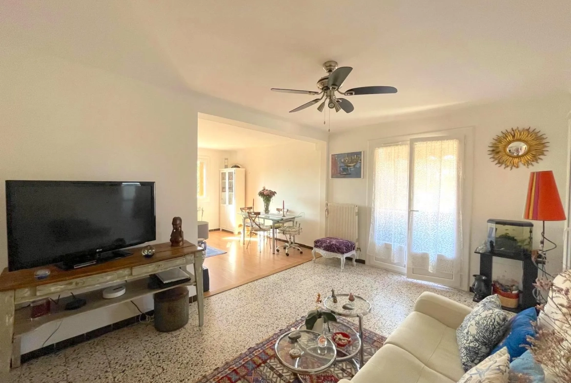 Appartement 3/4 pièces à Saint-Raphaël, proche centre et plages, rénové, avec balcon et cave 