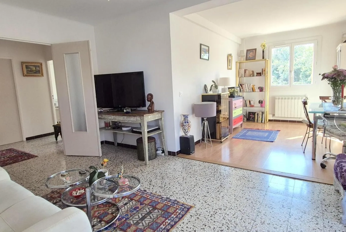 Appartement 3/4 pièces à Saint-Raphaël, proche centre et plages, rénové, avec balcon et cave 
