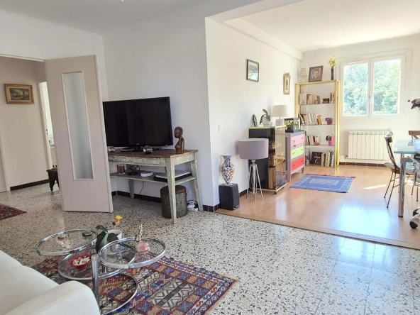 Appartement 3/4 pièces à Saint-Raphaël, proche centre et plages, rénové, avec balcon et cave