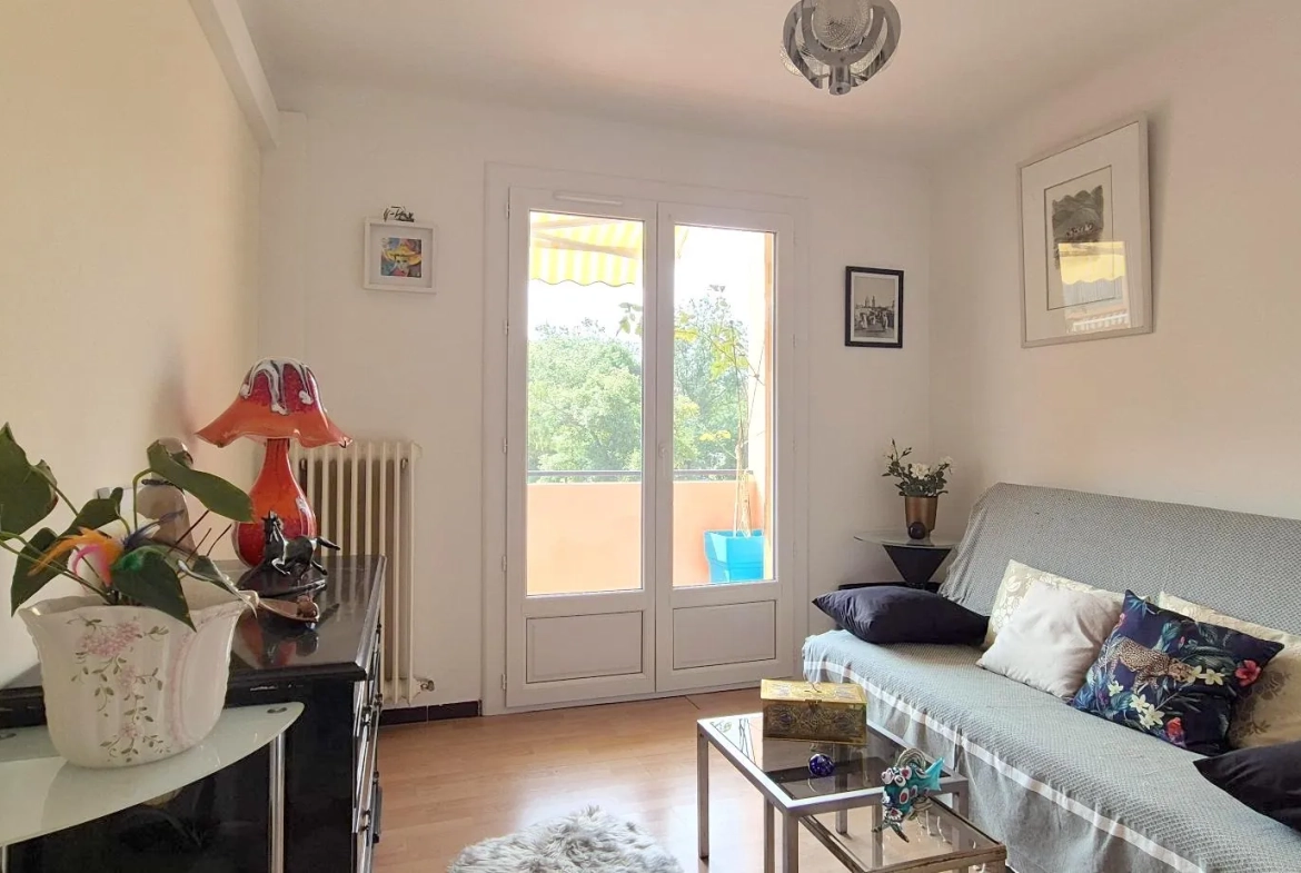 Appartement 3/4 pièces à Saint-Raphaël, proche centre et plages, rénové, avec balcon et cave 