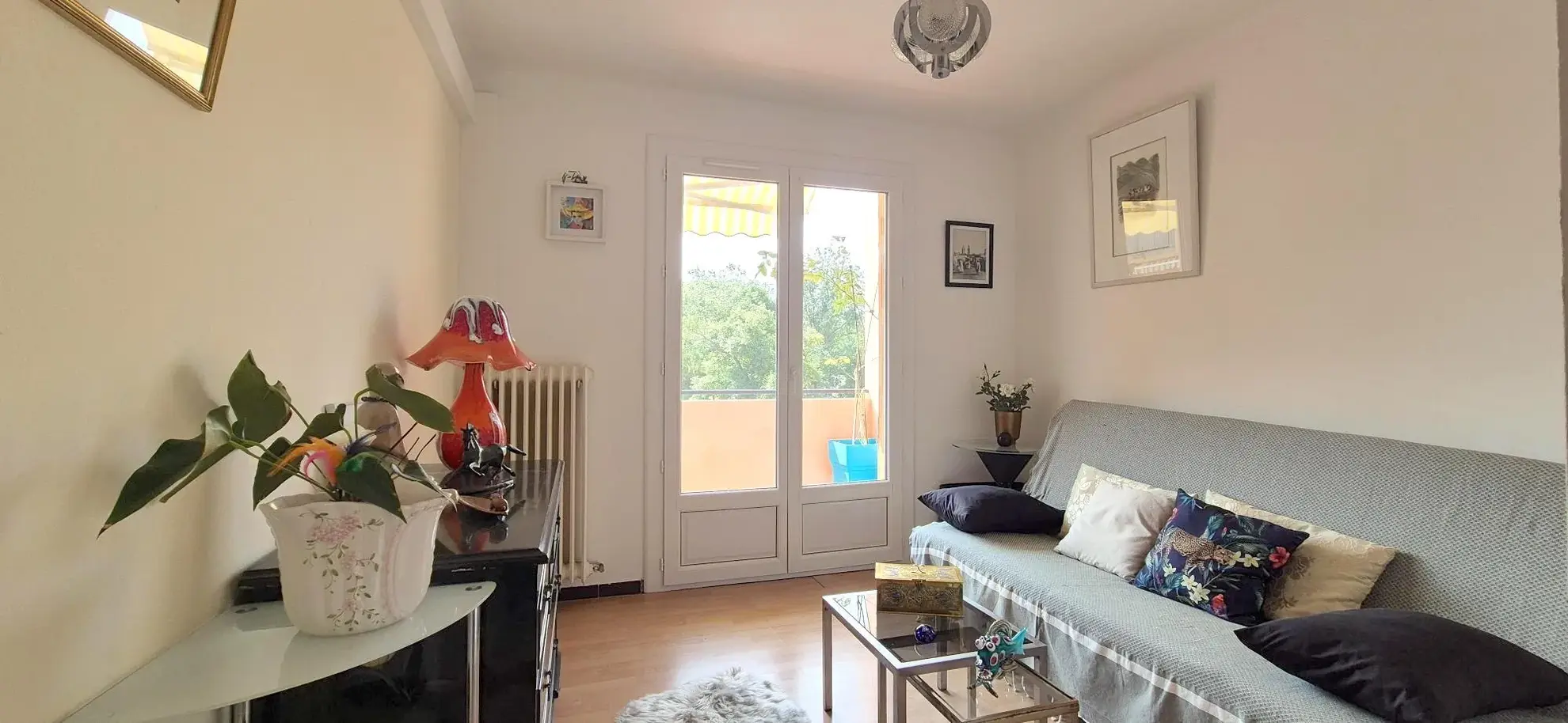Appartement 3/4 pièces à Saint-Raphaël, proche centre et plages, rénové, avec balcon et cave 