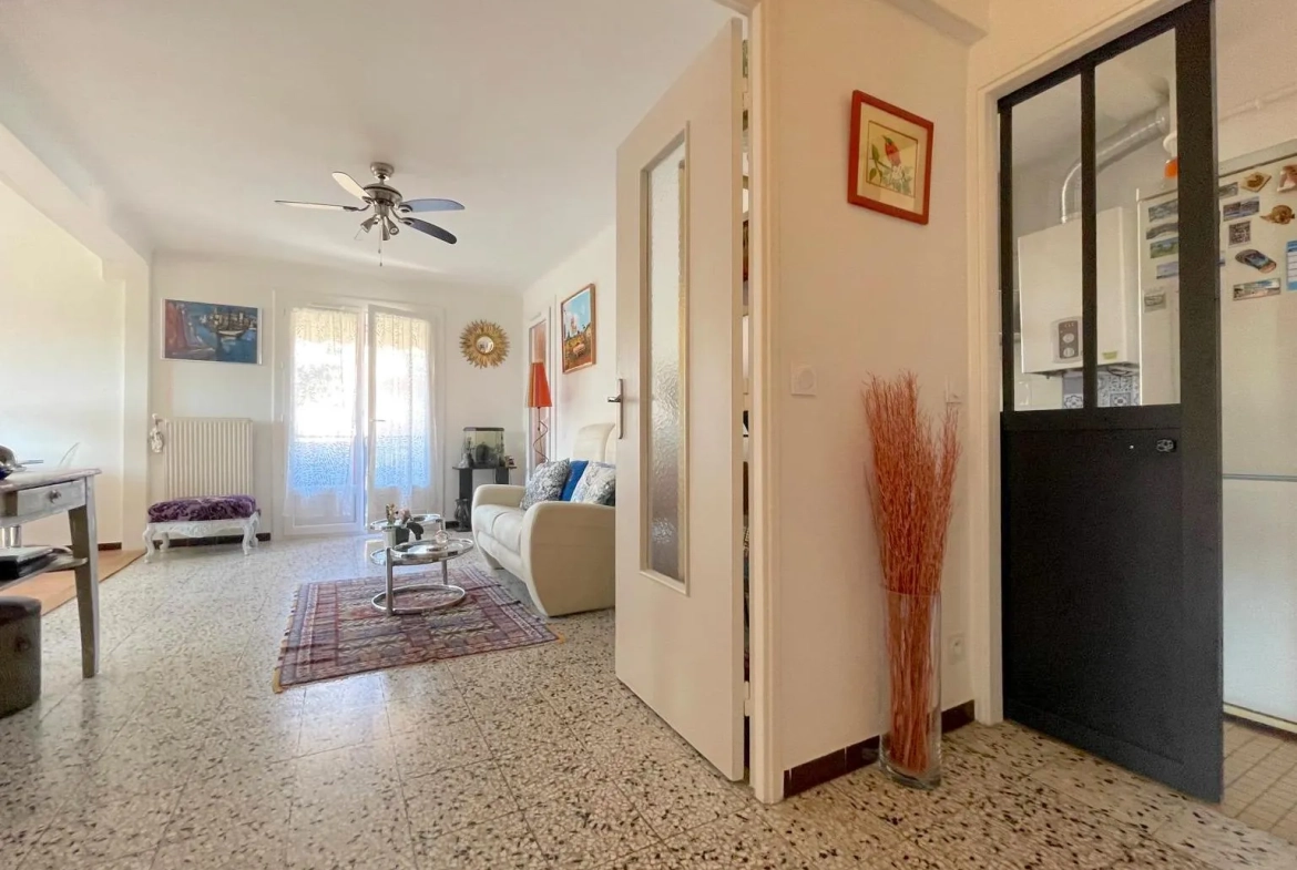 Appartement 3/4 pièces à Saint-Raphaël, proche centre et plages, rénové, avec balcon et cave 