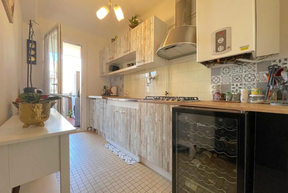 Appartement 3/4 pièces à Saint-Raphaël, proche centre et plages, rénové, avec balcon et cave 