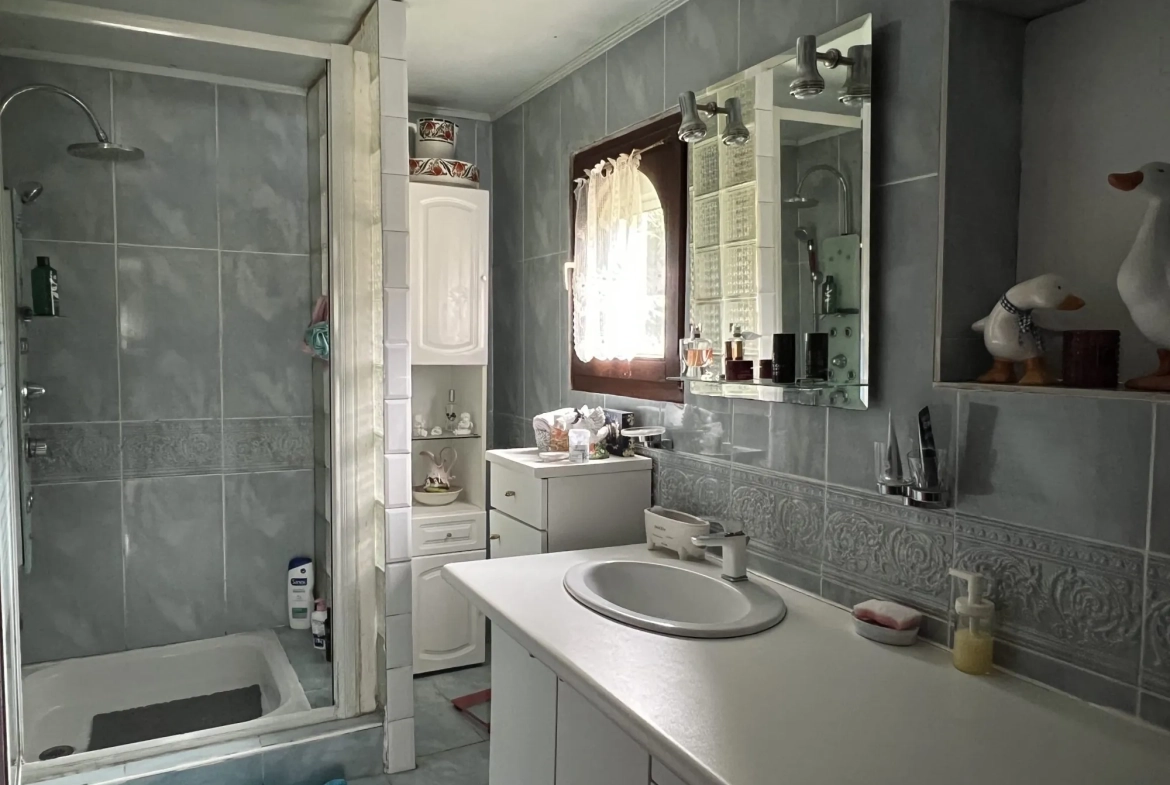 salle de bains Splendide maison 5 chambres en colombage à Briouze, Normandie, avec jardin de 2666 m² 