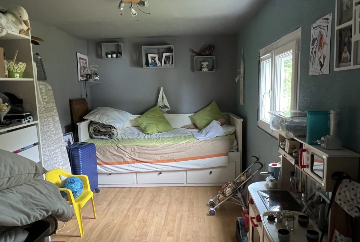 chambre 2 RDC Splendide maison 5 chambres en colombage à Briouze, Normandie, avec jardin de 2666 m² 