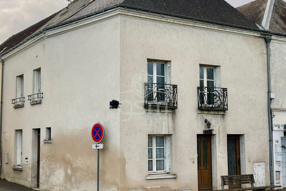 Immeuble à vendre au cœur de Veigné avec appartement et local professionnel 