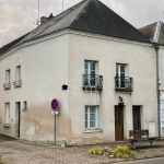 Immeuble à vendre au cœur de Veigné avec appartement et local professionnel
