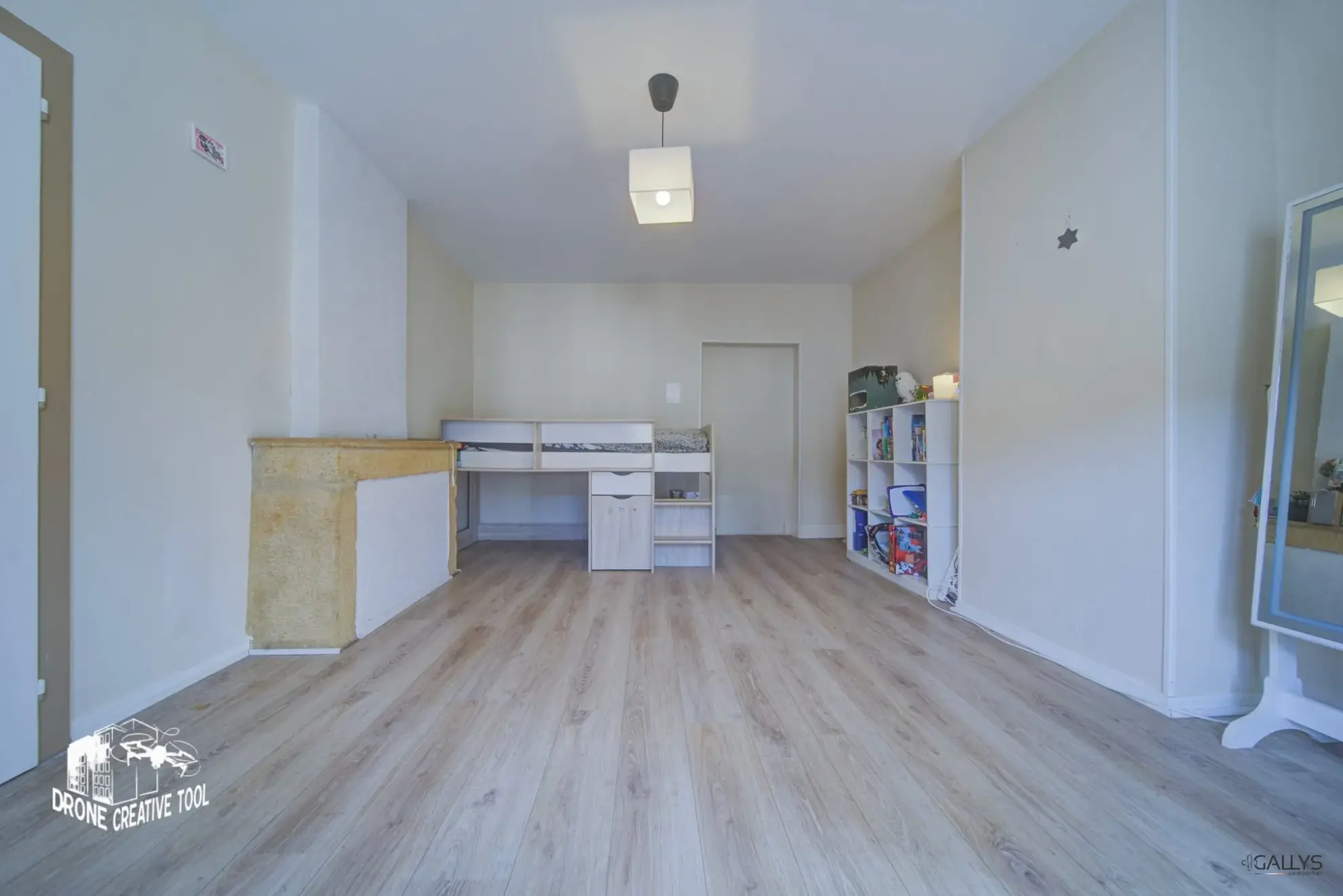 Triplex lumineux de 115,7 m² à Châtel-Saint-Germain, rénové et proche des commodités 