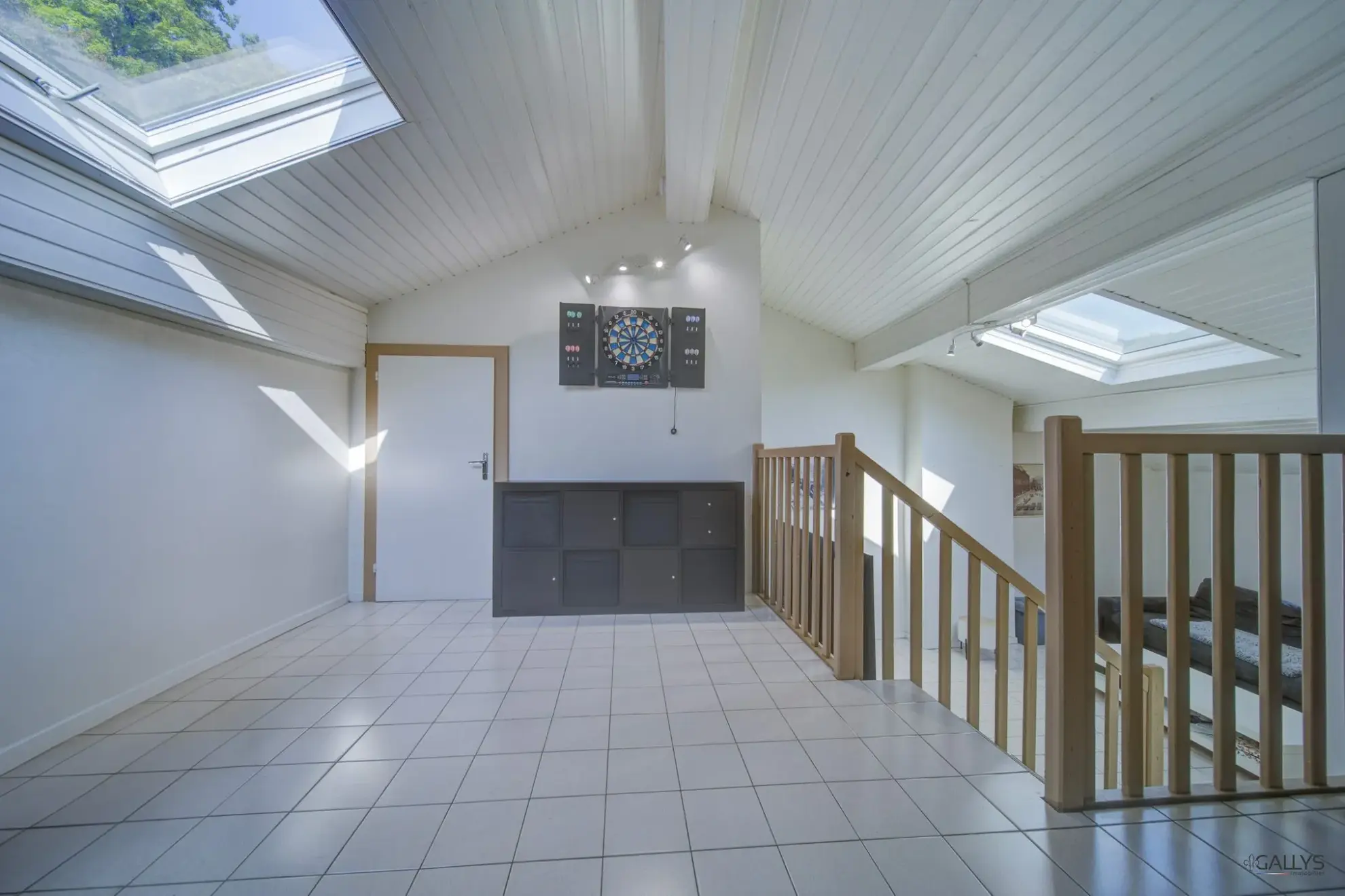Triplex lumineux de 115,7 m² à Châtel-Saint-Germain, rénové et proche des commodités 