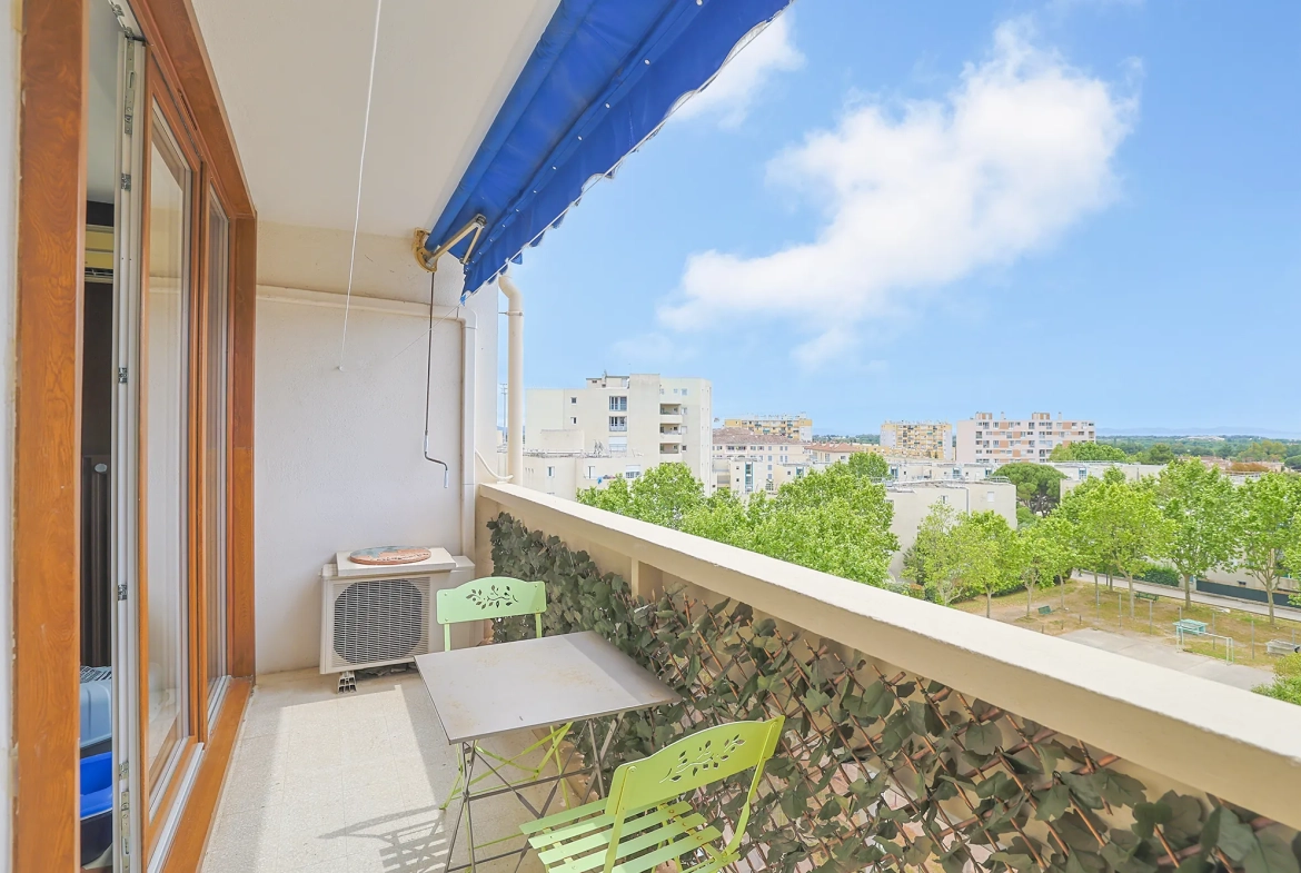 Appartement T3 avec vue mer et parking à Hyères - Dernier étage 