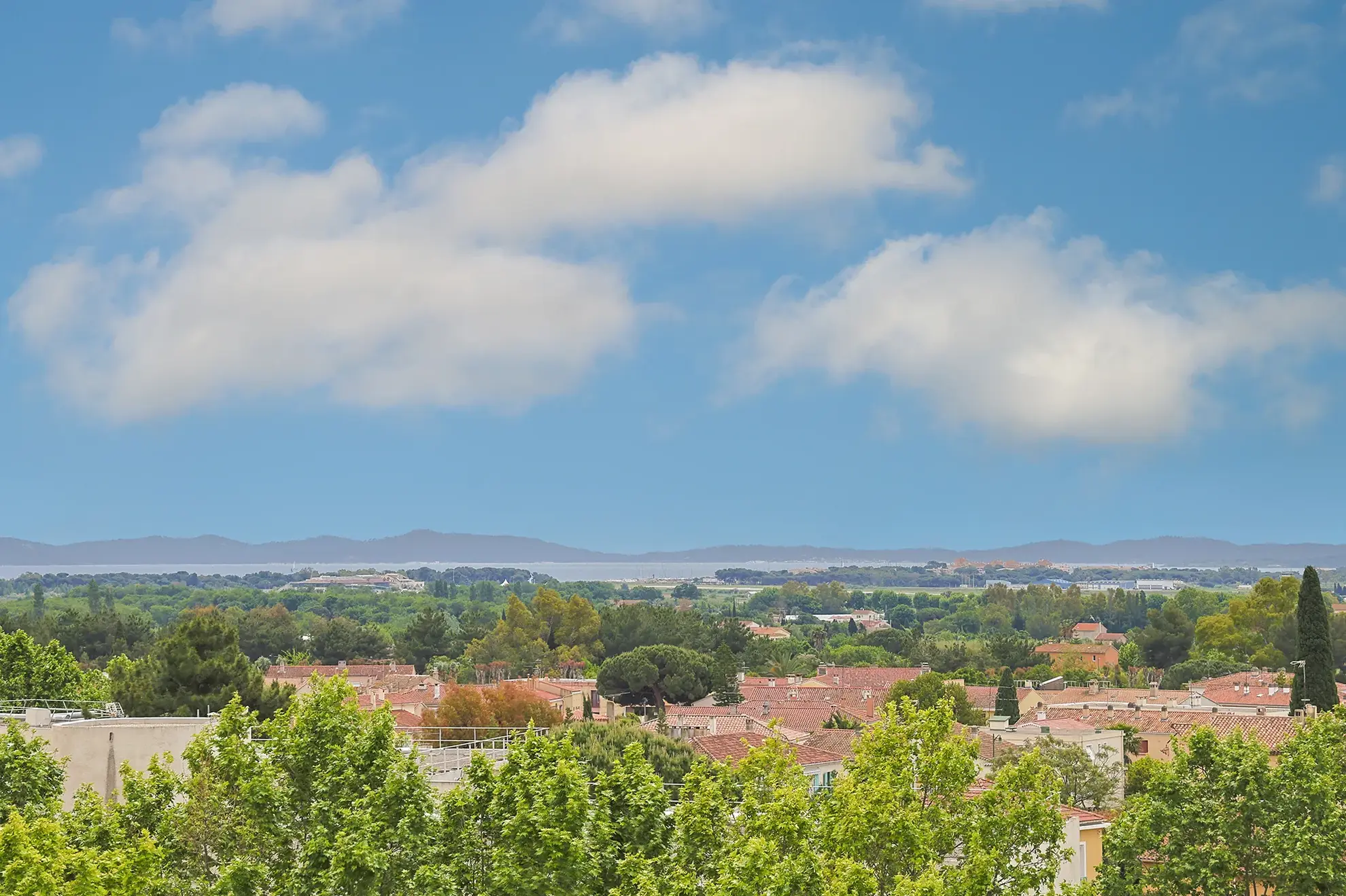 Appartement T3 avec vue mer et parking à Hyères - Dernier étage 