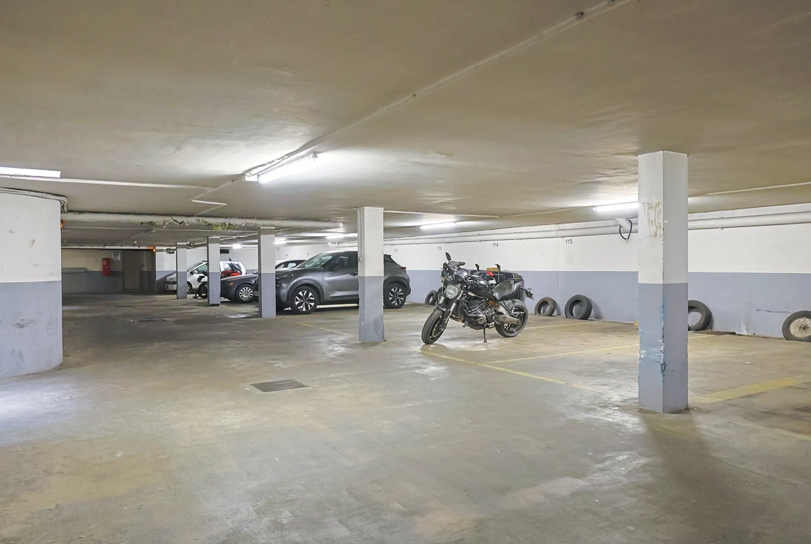 Appartement T3 avec vue mer et parking à Hyères - Dernier étage 