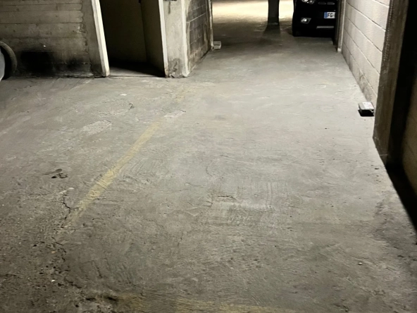 Place de parking en sous-sol à vendre à Puteaux, idéal investissement