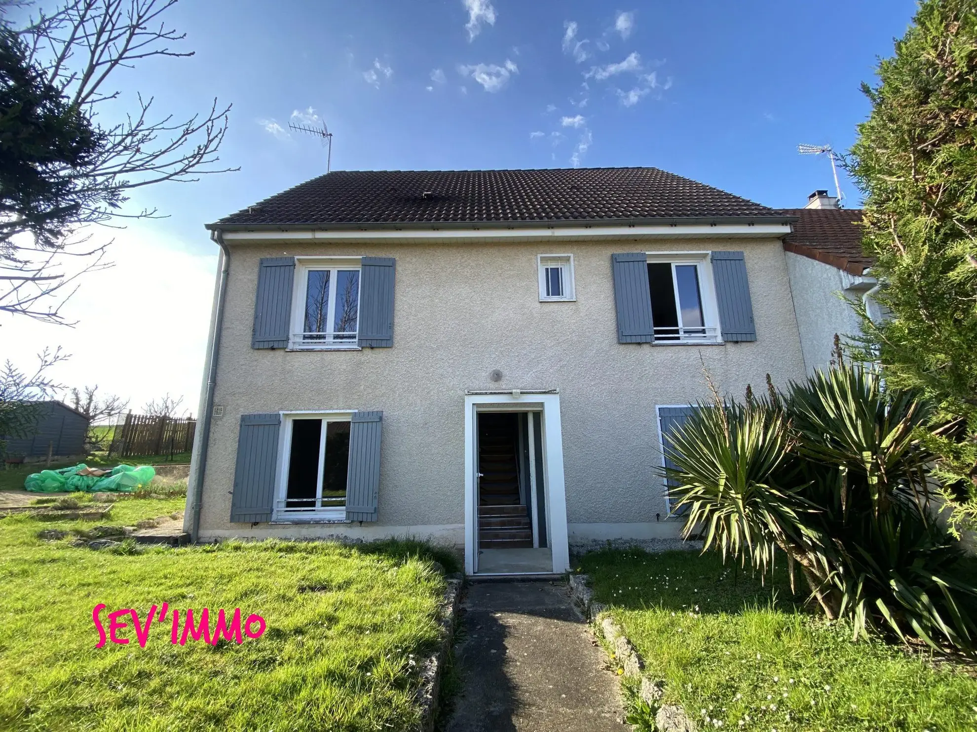 Maison à vendre à Billy – Vue dégagée, terrain clos, potentiel rénovation 