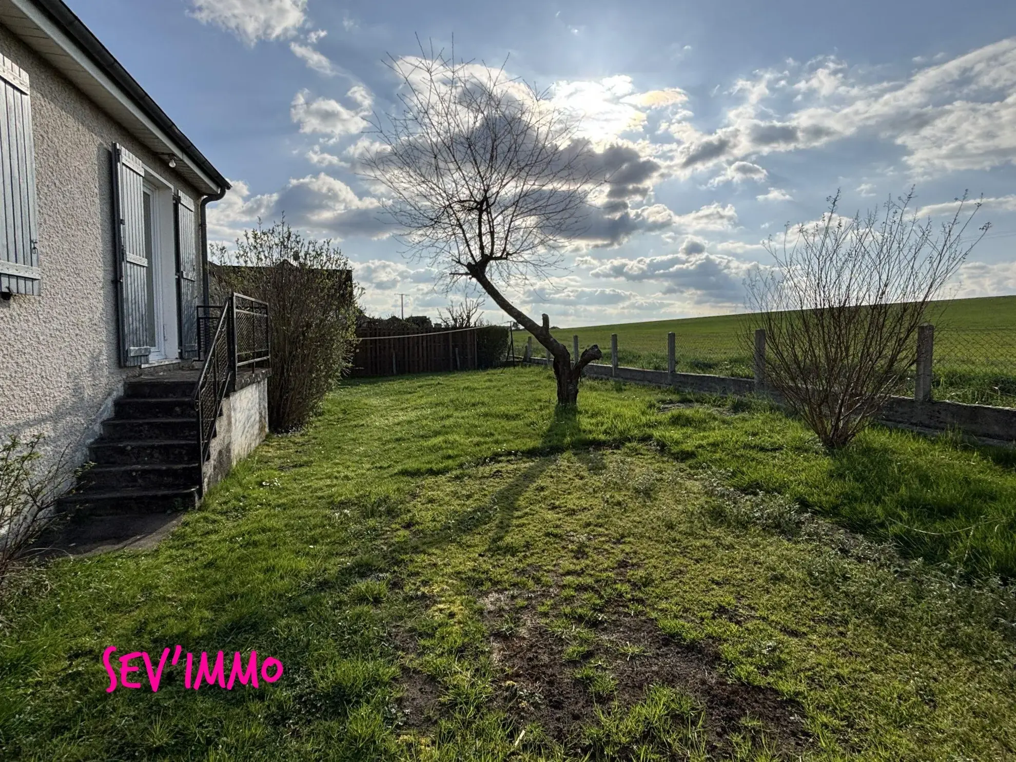 Maison à vendre à Billy – Vue dégagée, terrain clos, potentiel rénovation 