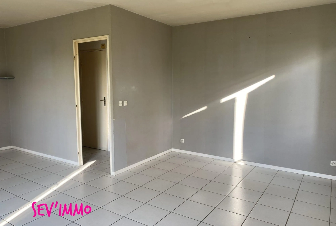 Maison à vendre à Billy – Vue dégagée, terrain clos, potentiel rénovation 