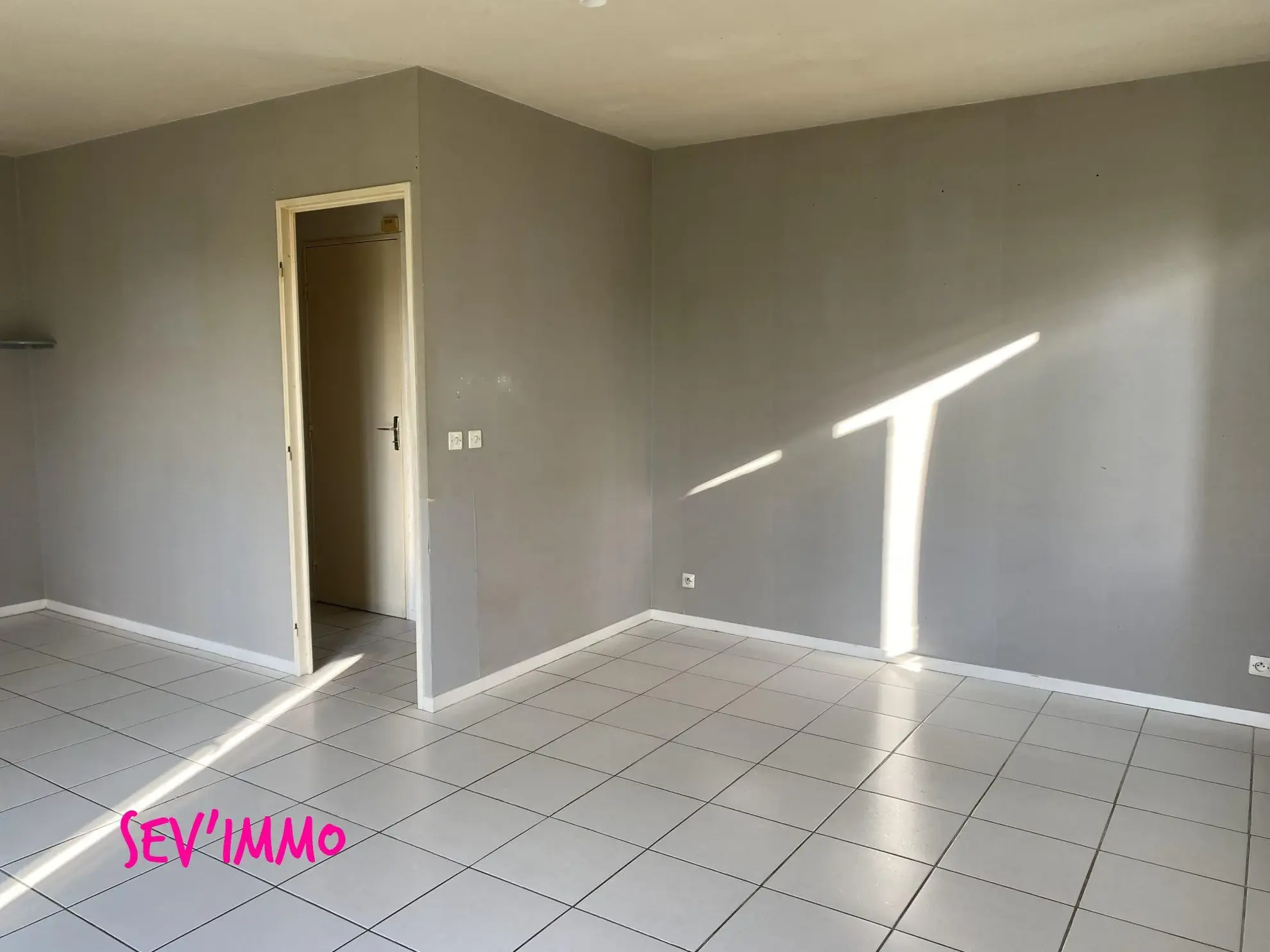 Maison à vendre à Billy – Vue dégagée, terrain clos, potentiel rénovation 