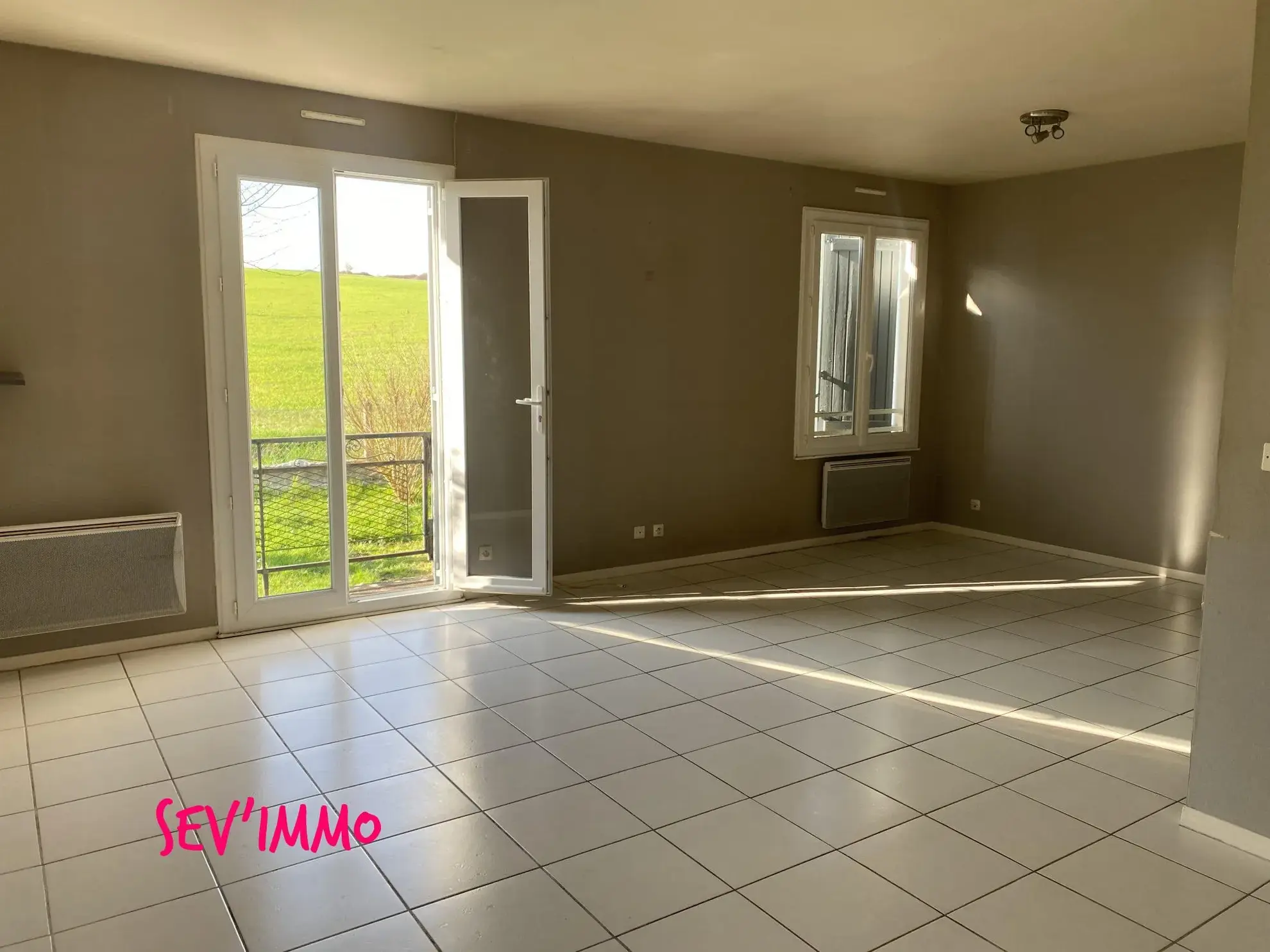 Maison à vendre à Billy – Vue dégagée, terrain clos, potentiel rénovation 