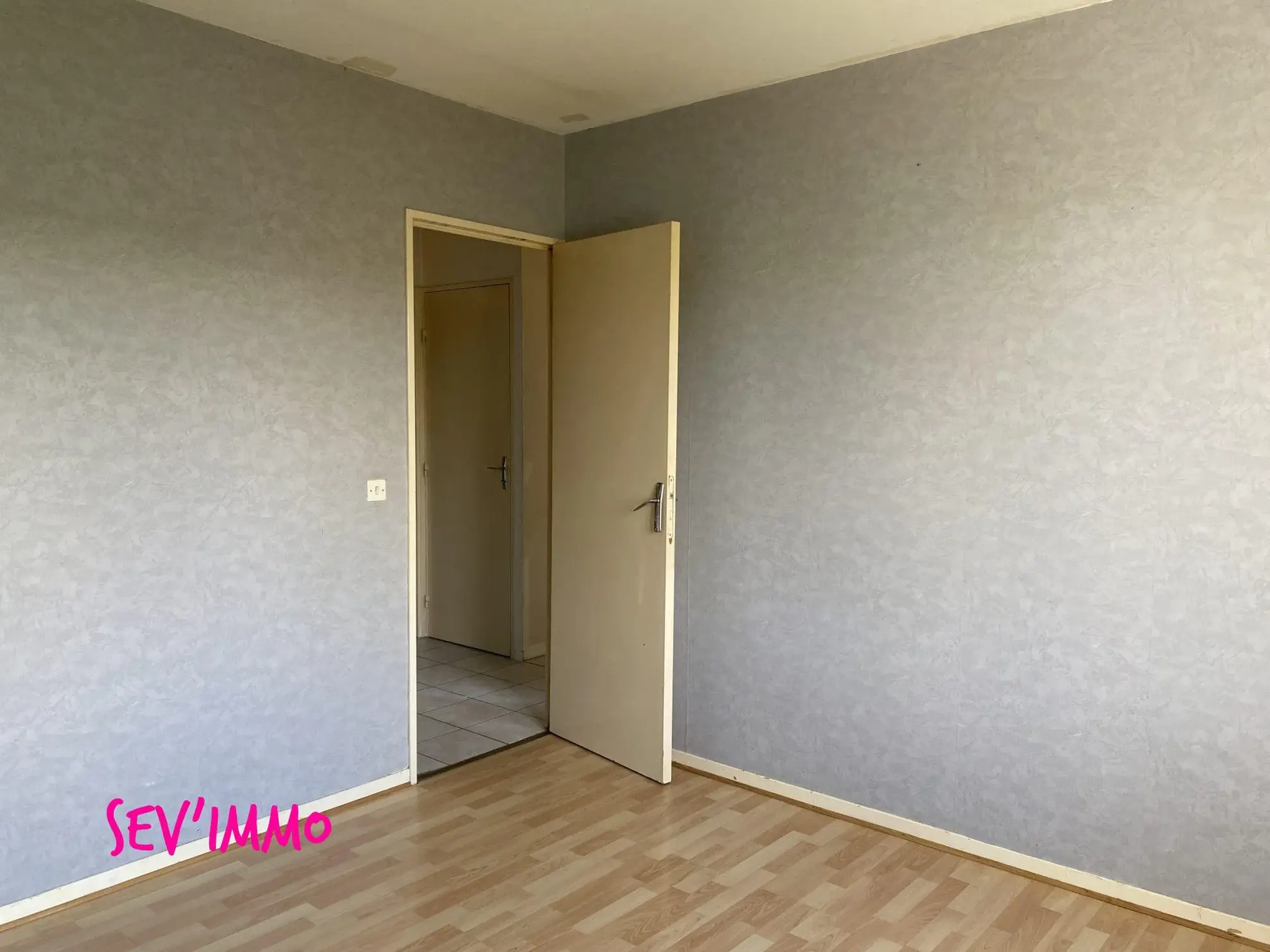 Maison à vendre à Billy – Vue dégagée, terrain clos, potentiel rénovation 