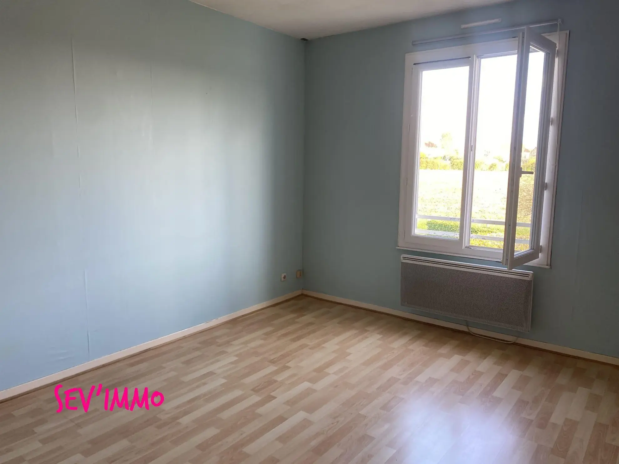 Maison à vendre à Billy – Vue dégagée, terrain clos, potentiel rénovation 