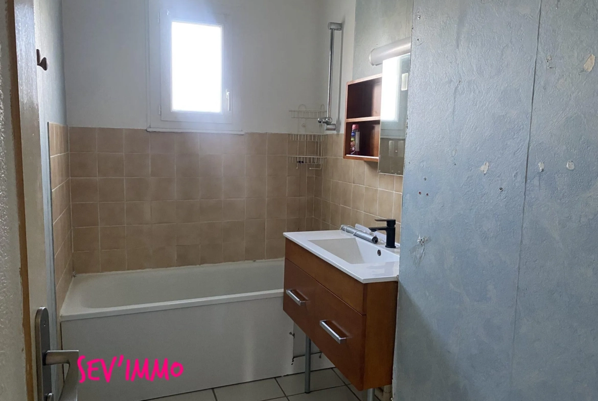 Maison à vendre à Billy – Vue dégagée, terrain clos, potentiel rénovation 