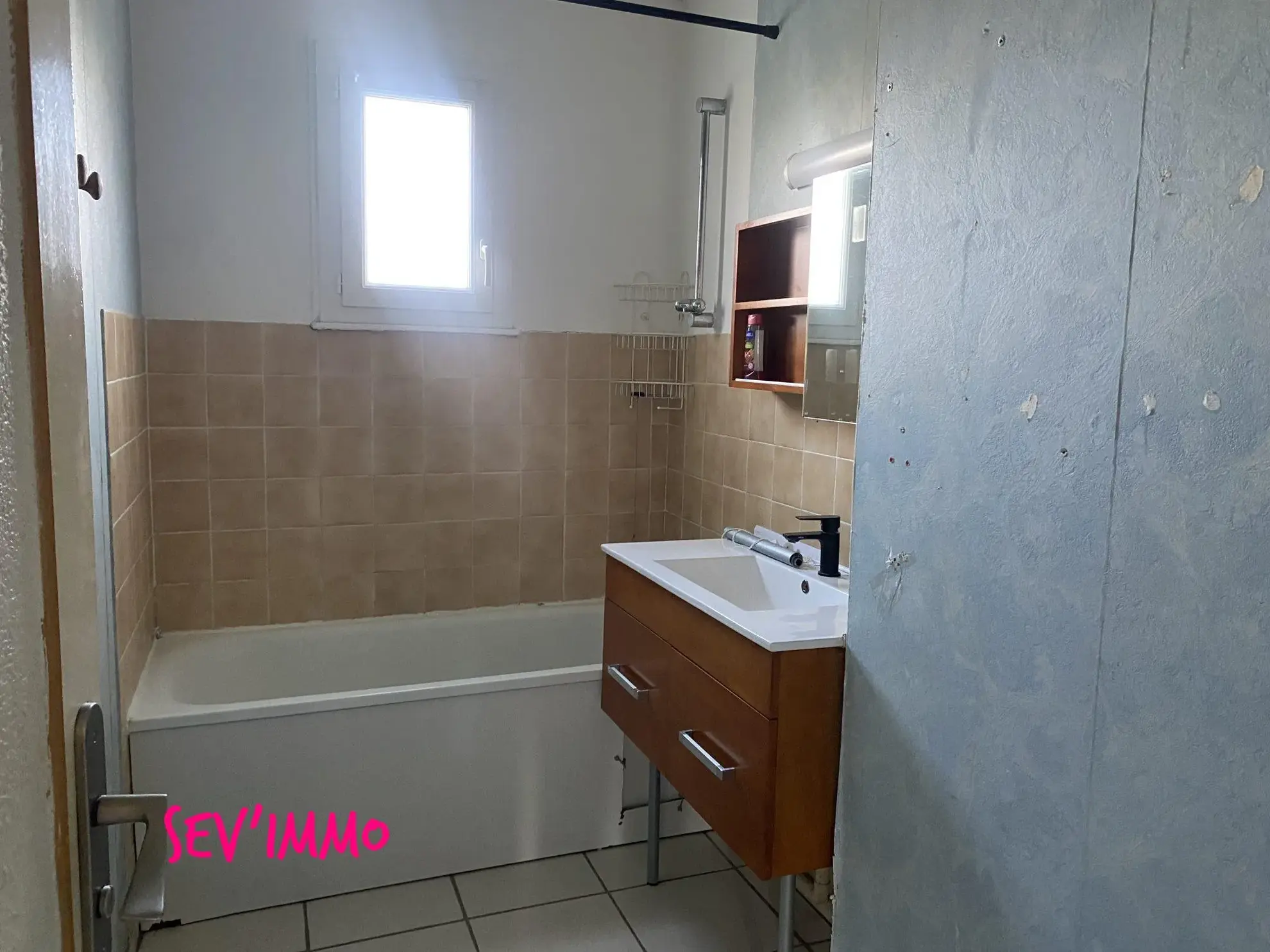 Maison à vendre à Billy – Vue dégagée, terrain clos, potentiel rénovation 