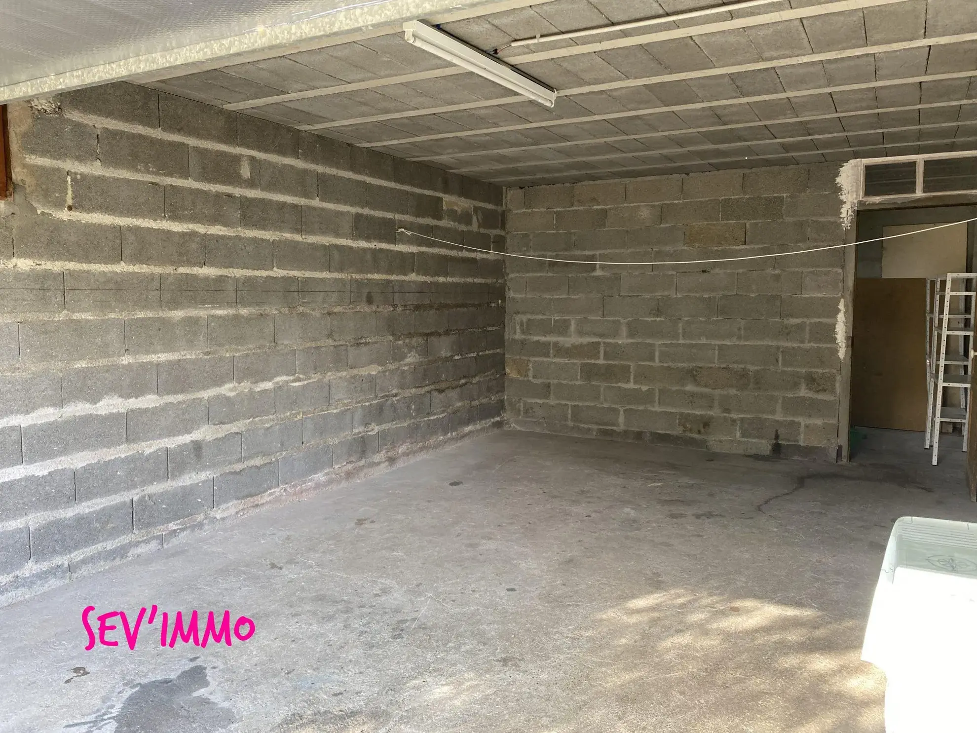 Maison à vendre à Billy – Vue dégagée, terrain clos, potentiel rénovation 