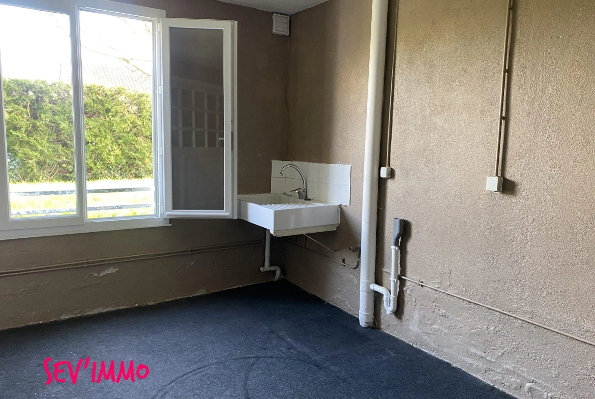Maison à vendre à Billy – Vue dégagée, terrain clos, potentiel rénovation 