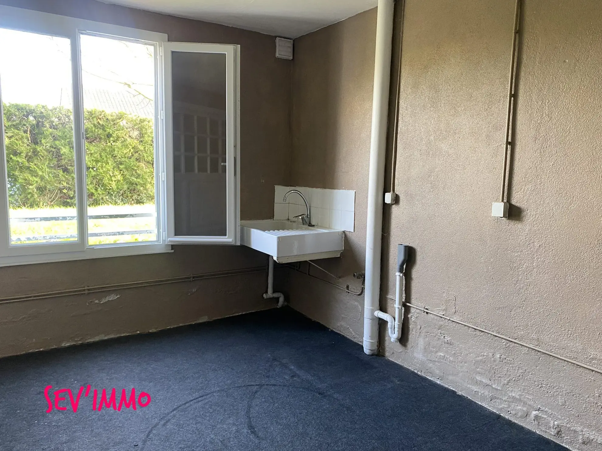 Maison à vendre à Billy – Vue dégagée, terrain clos, potentiel rénovation 