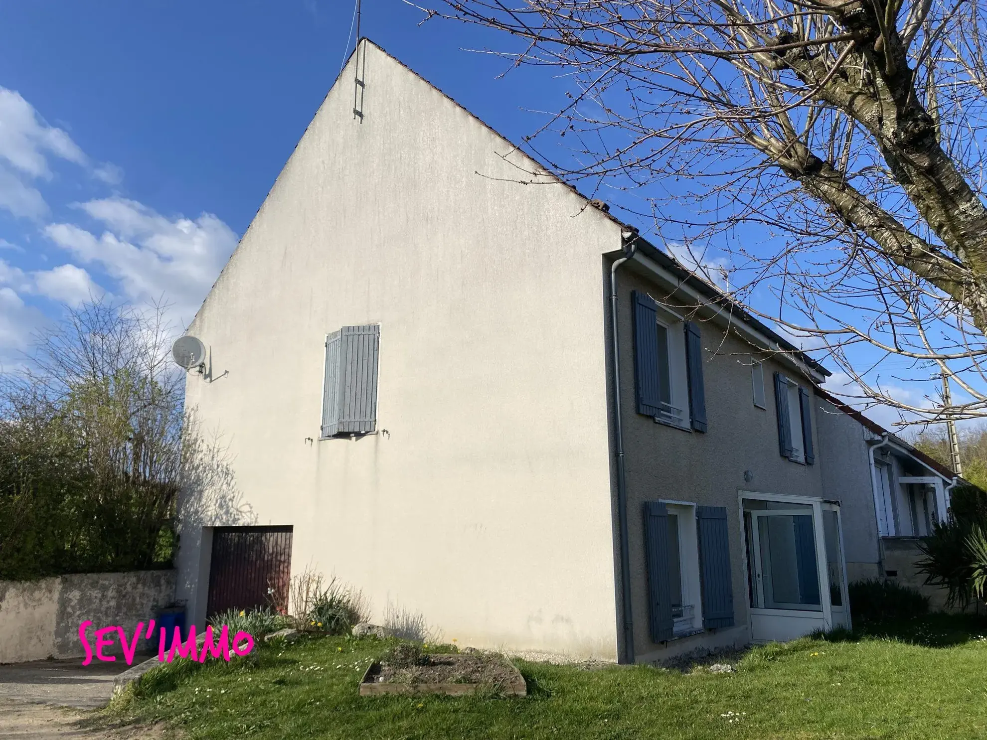 Maison à vendre à Billy – Vue dégagée, terrain clos, potentiel rénovation 