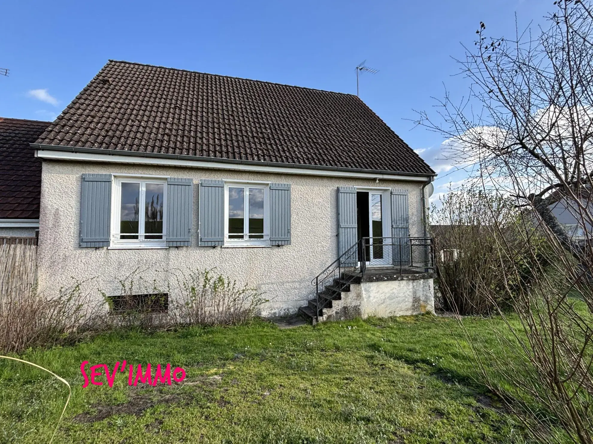Maison à vendre à Billy – Vue dégagée, terrain clos, potentiel rénovation 