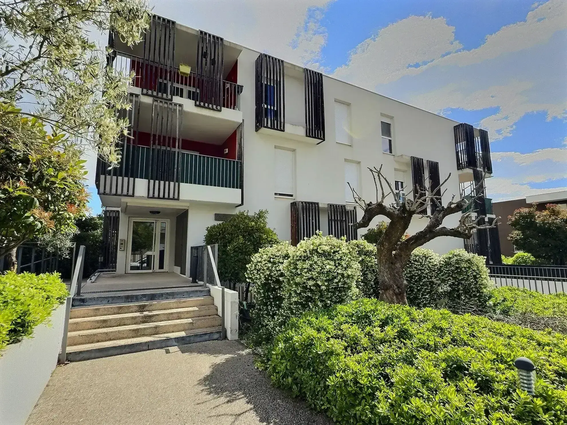 Appartement T3 de 62 m² à Juvignac avec terrasse et parking, idéal pour résidence principale ou investissement 