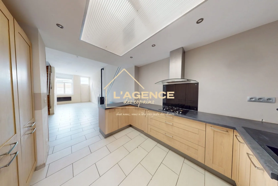 Maison rénovée avec jardin et dépendance à Hazebrouck - 100 m² 