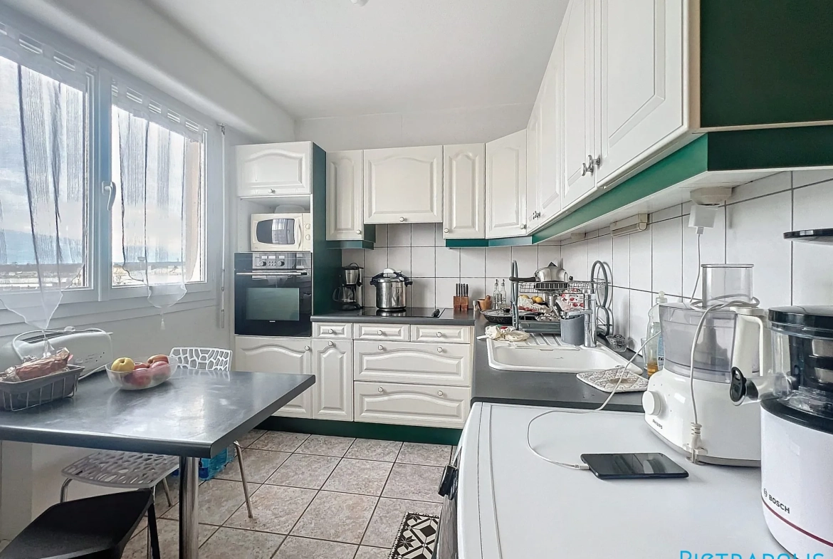 Appartement lumineux de 77 m² avec 2 loggias à Roanne – Quartier calme 